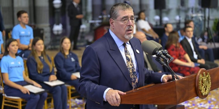 Presidente anuncia iniciativa Ciudades Deportivas. / Foto: Álvaro Interiano.