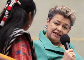La doctora Lucrecia Peinado destaca la importancia de velar por el bienestar de las mujeres y crear oportunidades para su crecimiento y desarrollo. /Foto: Dickéns Zamora.