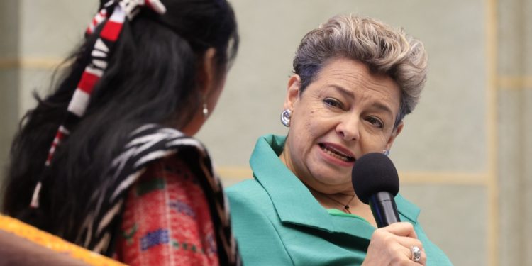 La doctora Lucrecia Peinado destaca la importancia de velar por el bienestar de las mujeres y crear oportunidades para su crecimiento y desarrollo. /Foto: Dickéns Zamora.