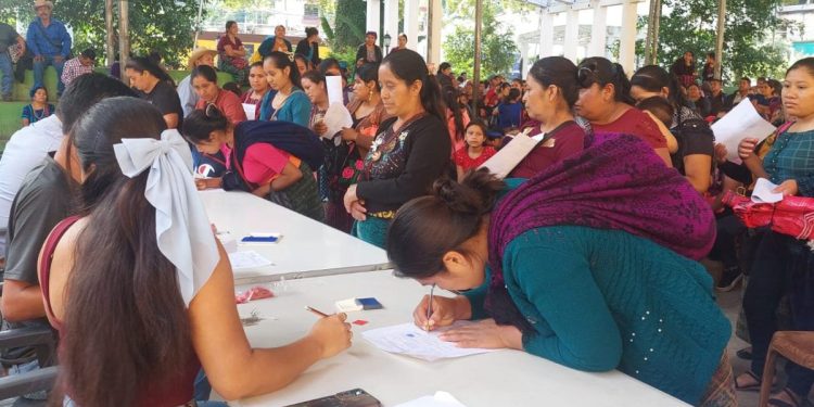 Gobierno entrega raciones de alimentos a familias con niños identificados con desnutrición aguda