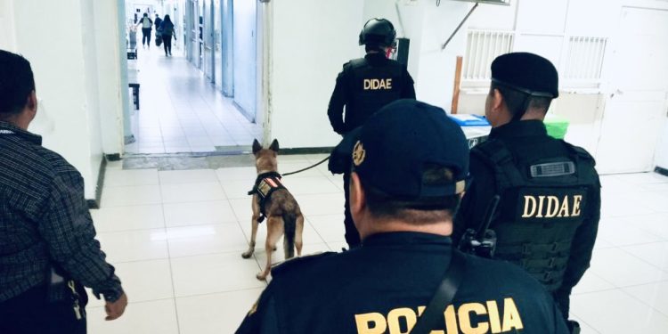 La PNC realizó una exhaustiva revisión en el hospital Roosevelt.