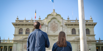 Adriana Ruano y Jean Pierre Brol en la Plaza de la Constitución. / Foto: Byron de la Cruz.