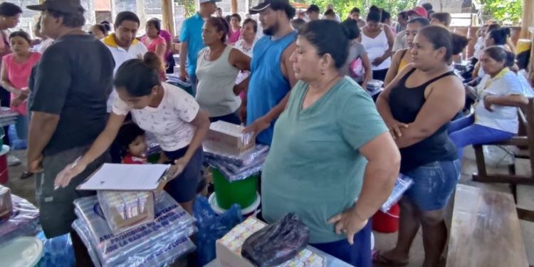 Entregan ayuda humanitaria a familias afectadas por lluvias en Santa Rosa