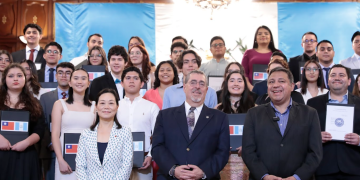 El presidente Bernardo Arévalo participó de la entrega de becas de la República de China (Taiwán).