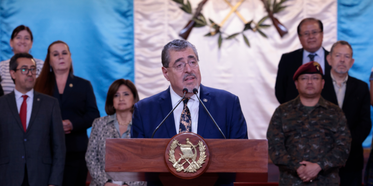 El presidente Bernardo Arévalo respondió a las acciones emprendidas por el MP ante la CC.