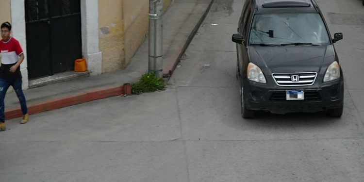 Tecnología avanzada para fortalecer verificaciones de solvencias de vehículos en Quetzaltenango