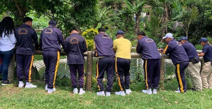 Jóvenes de Casa Intermedia visitan granja integral del MAGA