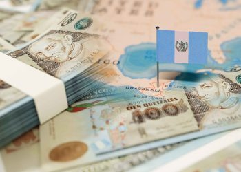 Presidente Arévalo y el ministro de Finanzas se refirieron a los beneficios de la ampliación presupuestaria en proyectos y economía. / Foto: DCA.