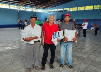 Entregan semillas mejoradas a agricultores de Sanarate, El Progreso