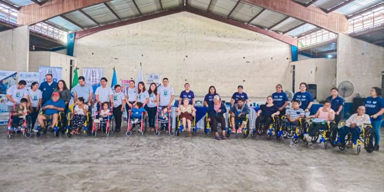 Jornada de donación de aparatos ortopédicos en Petén