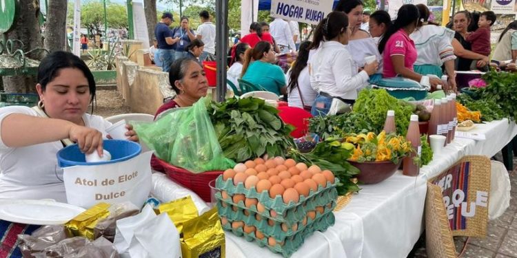 Feria del Agricultor ofrece una variedad de productos a los chiquimultecos