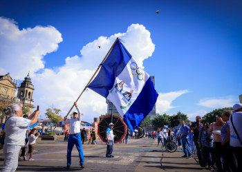 Guatemaltecos entusiasmados en el Festival Olímpico. / Foto: Gilber García.