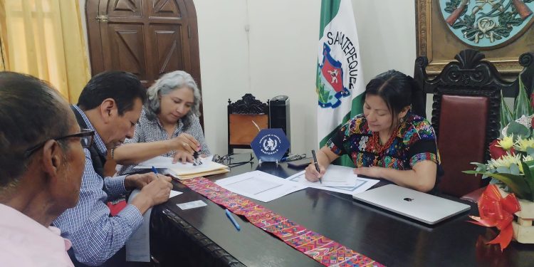Firman convenios de desarrollo para San Lucas y Santa María de Jesús, Sacatepéquez