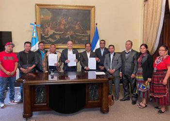 Firma de convenios resalta el compromiso para llevar desarrollo a Quetzaltenango