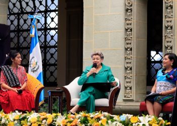Las voces de la doctora Lucrecia Peinado y de las representantes de las fundaciones presentes dejaron claro que la juventud no es solo el futuro, sino también el presente de la nación. / Foto: Dickens Zamora.