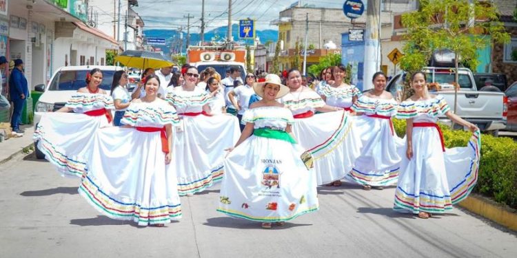 Conmemoran 113 años de historia y tradición de Monjas, Jalapa
