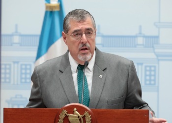 Presidente Arévalo en conferencia de prensa en el Palacio Nacional de la Cultura. / Foto: Daniel Ordóñez.