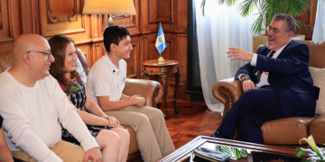 Santiago Martínez, el joven que hizo historia en las matemáticas y fue recibido por el presidente Bernardo Arévalo. / Foto: Dickéns Zamora.