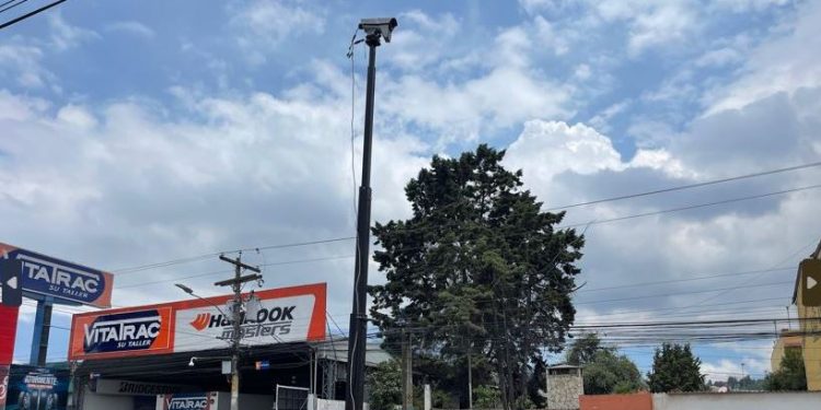 Cámara de seguridad permite identificar vehículos con reporte de robo en Quetzaltenango