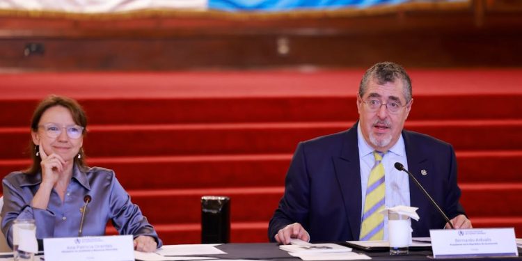 Presidente Bernardo Arévalo lidera reunión del Consejo Nacional del Cambio Climático