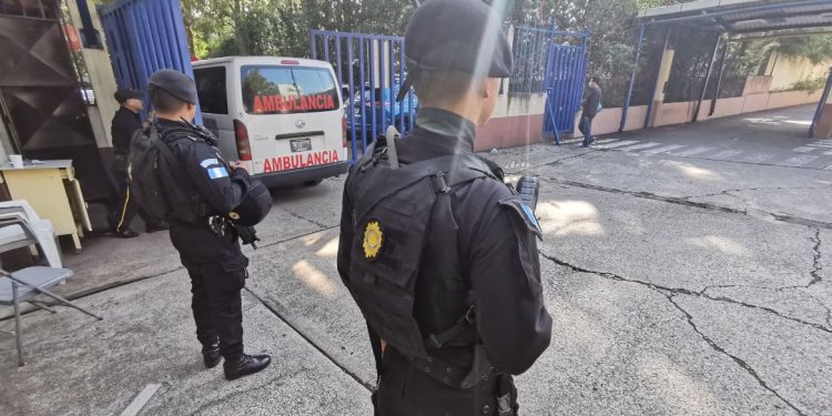 PNC refuerza la seguridad en alrededores del Hospital Roosevelt