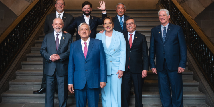 Arévalo y más líderes regionales con Andrés Manuel López Obrador en el Palacio Nacional de México. / Foto: Gobierno de México.