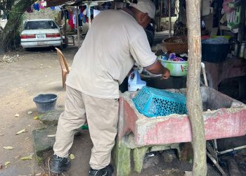 Brigada de Vectores de Barberena sigue llegando a comunidades para combatir el dengue