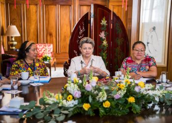 La primera dama se reunió con un grupo de mujeres que unen esfuerzos por las trabajadoras del hogar. /Foto: @LucreciaPeinado