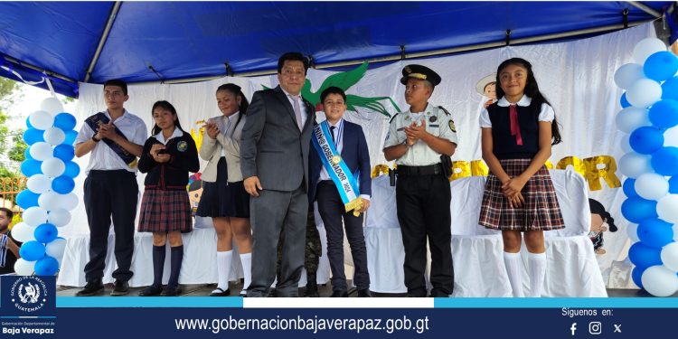 Fiestas patrias: Eligen a niño gobernador departamental de Baja Verapaz