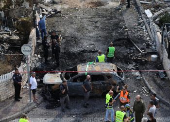 Área de impacto de un misil enviado por Hezbolá, cayó en un barrio residencial al norte de Israel. / Foto: EFE.
