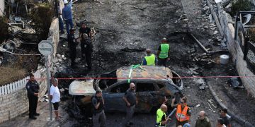 Área de impacto de un misil enviado por Hezbolá, cayó en un barrio residencial al norte de Israel. / Foto: EFE.