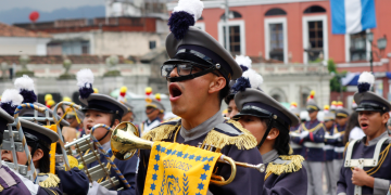 El fervor cívico resuena con fuerza en la Plaza Central