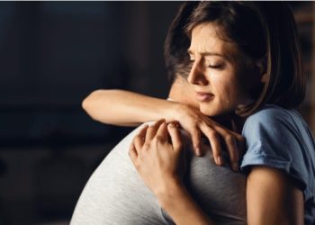 Una sólida relación afectiva puede ser una de los enfoques para la prevención del suicidio.