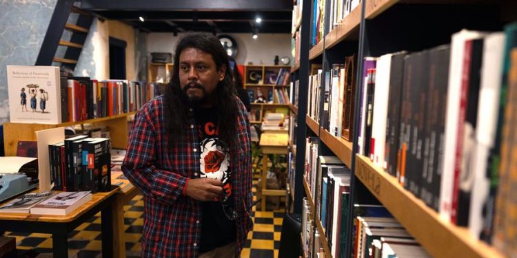 El director de cine guatemalteco Ameno Córdova da detalles sobre la muestra 'Cortos finos para tu cabeza' que se exhibirá mañana en cines Cápitol.