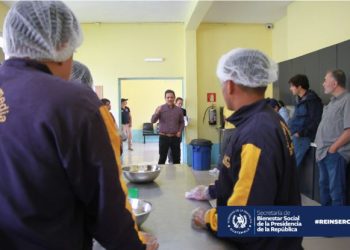 Autoridades de USAID visitan Casa Intermedia de la SBS. / Foto: SBS.