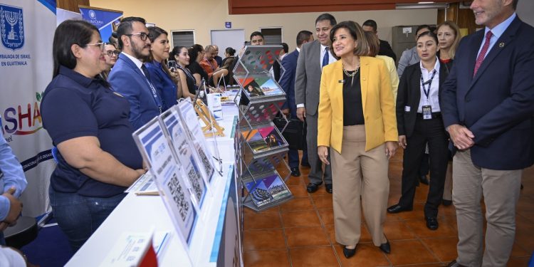 Segeplan ha entregado 136 becas durante esta gestión