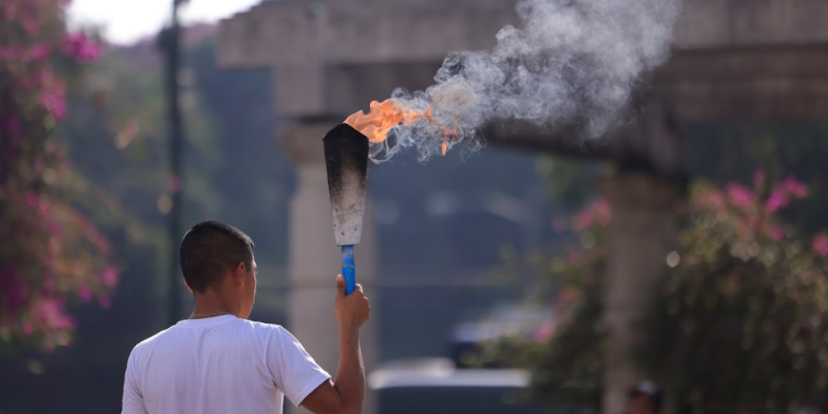 Recomendaciones de seguridad para el manejo de antorchas durante el mes patrio