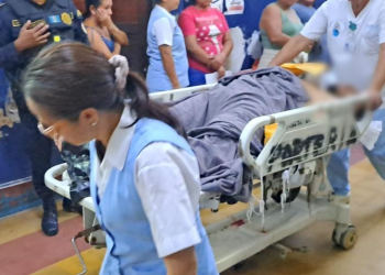 La PNC trasladó bajo custodia policial al presunto homicida a un centro asistencial. / Foto: PNC.