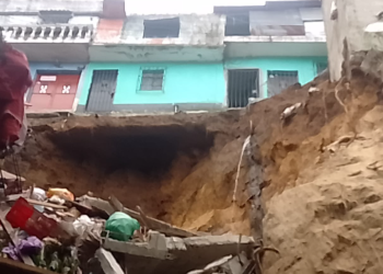 Conred acudió a la zona 3 para determinar la situación exacta de riesgo. / Foto: Conred.
