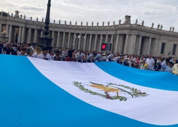 Comunidad guatemalteca participó en el rezo del Ángelus con el Papa Francisco