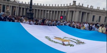 Comunidad guatemalteca participó en el rezo del Ángelus con el Papa Francisco