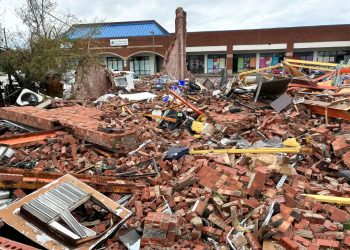 El Minex brinda apoyo a connacionales afectados por el paso del huracán Helene, que causó cuantiosos daños y dejó al menos cien muertos.