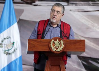 El presidente Bernardo Arévalo promueve pequeños emprendimientos para que las familias no necesiten entrega de alimentos.