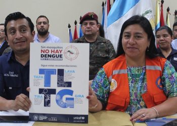 Ministro de Salud hace llamado a la población a extremar medidas para combatir el dengue en el país. Foto: MSPAS.