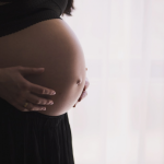 Experto asegura que diálogo materno fetal ayudaría a abordar enfermedades como cáncer