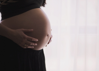 Experto asegura que diálogo materno fetal ayudaría a abordar enfermedades como cáncer