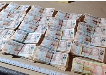 Dinero en efectivo decomisado en la Portuaria Quetzal. / Foto: PNC.