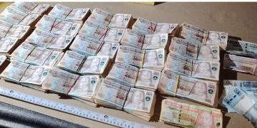 Dinero en efectivo decomisado en la Portuaria Quetzal. / Foto: PNC.