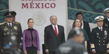 El presidente López Obrador junto a la presidenta electa Claudia Sheinbaum. / Foto: EFE.