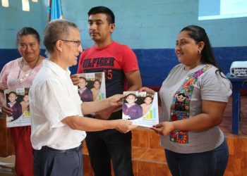 Mineduc entrega más de 36 mil kits para la Estrategia de Nivelación de Aprendizajes en Retalhuleu